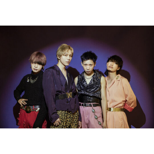 猫背のネイビーセゾン