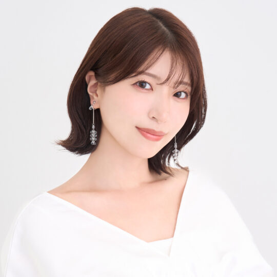 八巻アンナ